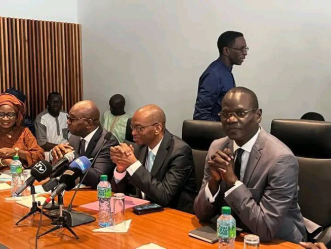 Passation de service: Les premiers chantiers du ministre de l'Enseignement supérieur, de la Recherche et de l'Innovation Passation de service: Les premiers chantiers du ministre de l'Enseignement supérieur, de la Recherche et de l'Innovation