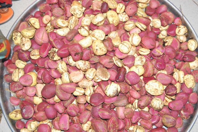 Exclusivité: Le patron de dakaractu Serigne Diagne se tape une "Niarél" Revivez les images du mariages. Exclusivité: Le patron de dakaractu Serigne Diagne se tape une "Niarél" Revivez les images du mariages.