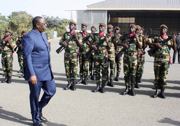 Macky Sall augmente les salaires dans l'Armée: Le Cemga émarge désormais à 5 millions Macky Sall augmente les salaires dans l'Armée: Le Cemga émarge désormais à 5 millions
