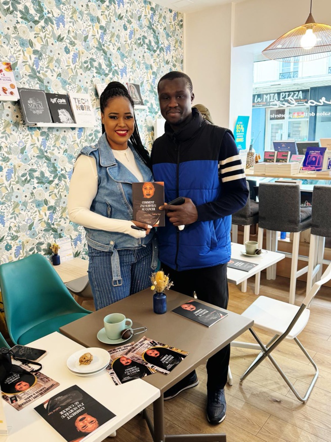 Cérémonie de dédicace, l'artiste Sénégalaise Guigui présente son premier livre à Paris. Cérémonie de dédicace, l'artiste Sénégalaise Guigui présente son premier livre à Paris.