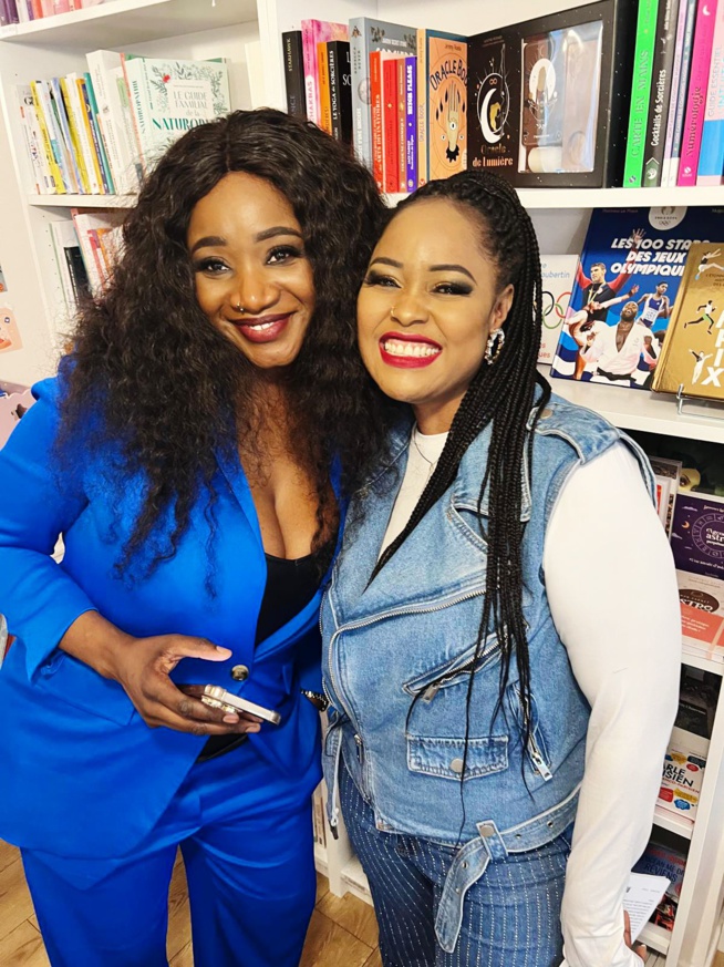 Cérémonie de dédicace, l'artiste Sénégalaise Guigui présente son premier livre à Paris. Cérémonie de dédicace, l'artiste Sénégalaise Guigui présente son premier livre à Paris.