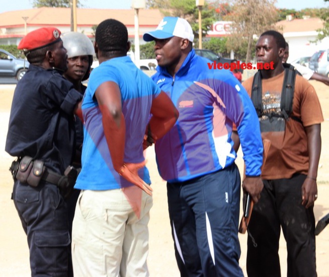 Violence dans la lutte; Affrontement entre camp d' Ama Baldé et celui de Gouye Gui à la place du souvenir dans le compte du face to face de la TNT.
