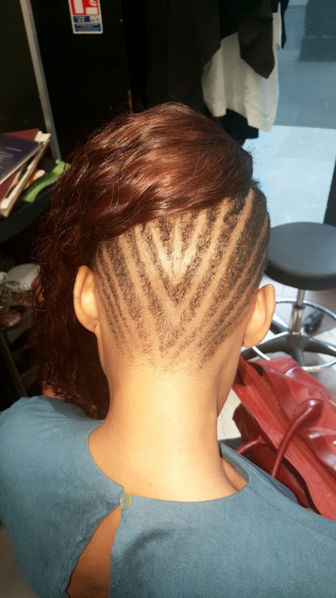 Tendances Korités 2015 chez la coiffeuse des VIP Tacco Affro boulevard Château D'eau Paris. Tendances Korités 2015 chez la coiffeuse des VIP Tacco Affro boulevard Château D'eau Paris.