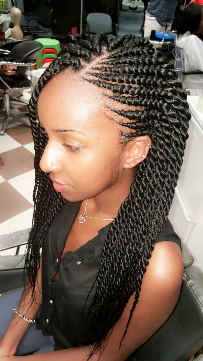 Tendances Korités 2015 chez la coiffeuse des VIP Tacco Affro boulevard Château D'eau Paris. Tendances Korités 2015 chez la coiffeuse des VIP Tacco Affro boulevard Château D'eau Paris.