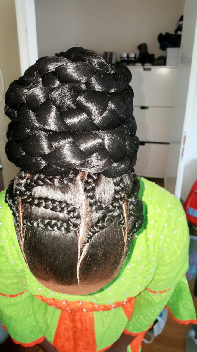 Tendances Korités 2015 chez la coiffeuse des VIP Tacco Affro boulevard Château D'eau Paris. Tendances Korités 2015 chez la coiffeuse des VIP Tacco Affro boulevard Château D'eau Paris.