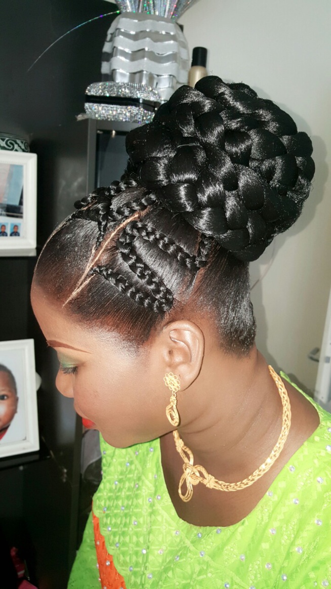 Tendances Korités 2015 chez la coiffeuse des VIP Tacco Affro boulevard Château D'eau Paris. Tendances Korités 2015 chez la coiffeuse des VIP Tacco Affro boulevard Château D'eau Paris.