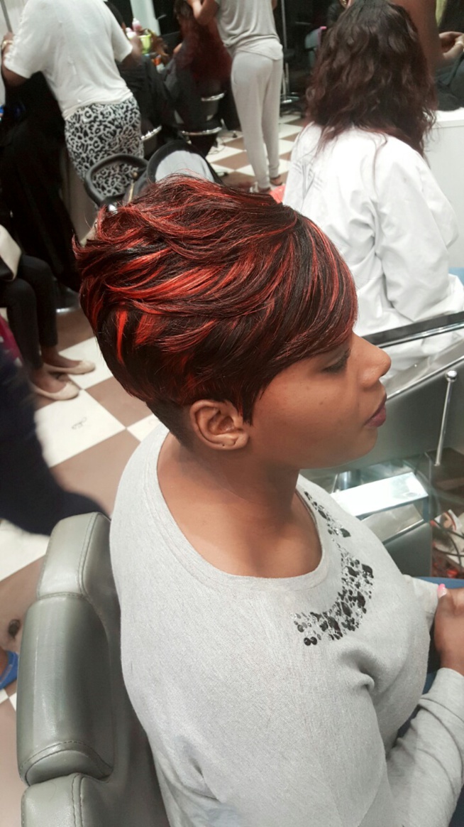 Tendances Korités 2015 chez la coiffeuse des VIP Tacco Affro boulevard Château D'eau Paris. Tendances Korités 2015 chez la coiffeuse des VIP Tacco Affro boulevard Château D'eau Paris.