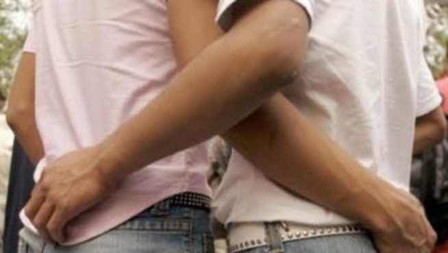 Mbour : Un couple homosexuel français arrêté pour avoir acheté un enfant à 9 millions de FCFA Mbour : Un couple homosexuel français arrêté pour avoir acheté un enfant à 9 millions de FCFA