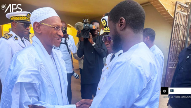 Religion / Retraite du Daakaa : Le Président Faye en entretien avec le Khalife de Madina Gounass Religion / Retraite du Daakaa : Le Président Faye en entretien avec le Khalife de Madina Gounass