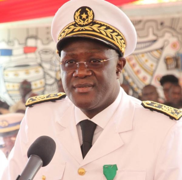 Le Gouverneur de Dakar, Mouhamed Fall, invite les maires des communes de Dakar à s’abonner à la Senelec Le Gouverneur de Dakar, Mouhamed Fall, invite les maires des communes de Dakar à s’abonner à la Senelec