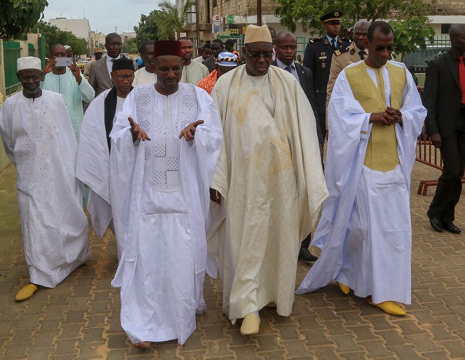 Macky Sall, honore Chérif Mamine Aïdara en effectuant la… Macky Sall, honore Chérif Mamine Aïdara en effectuant la…