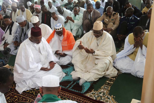 Macky Sall, honore Chérif Mamine Aïdara en effectuant la… Macky Sall, honore Chérif Mamine Aïdara en effectuant la…