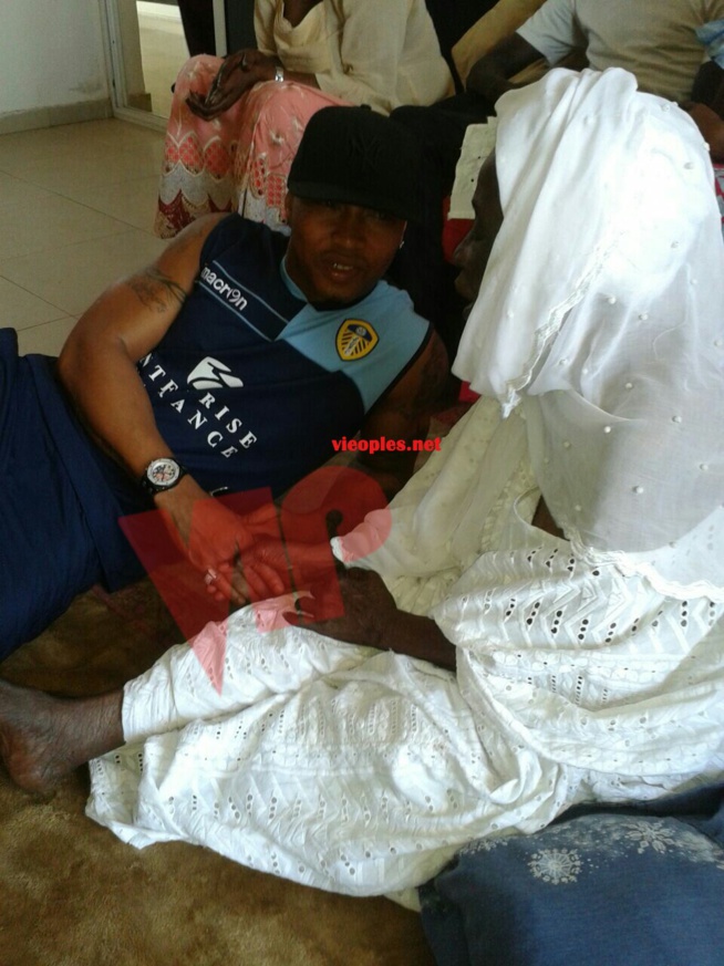 El Hadj Diouf était très proche de sa défunte grand- mére El Hadj Diouf était très proche de sa défunte grand- mére