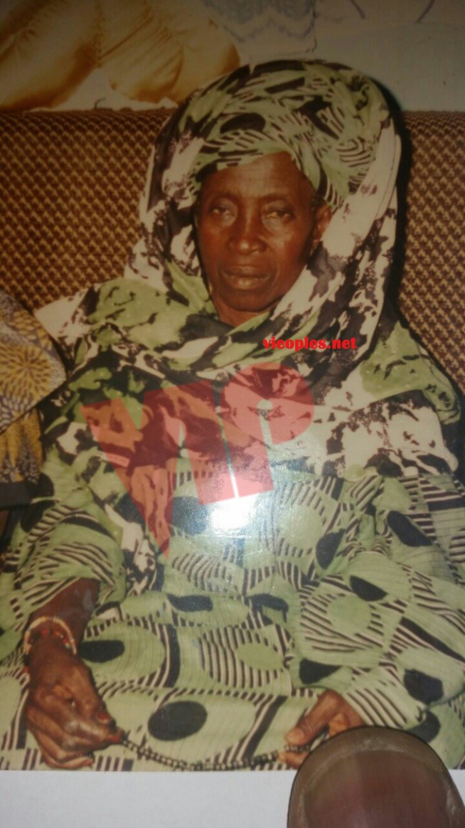 El Hadj Diouf était très proche de sa défunte grand- mére El Hadj Diouf était très proche de sa défunte grand- mére