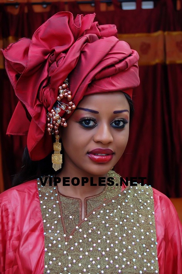 Penda Ly madame Thiam ex miss Sénégal au service de son mari. Penda Ly madame Thiam ex miss Sénégal au service de son mari.