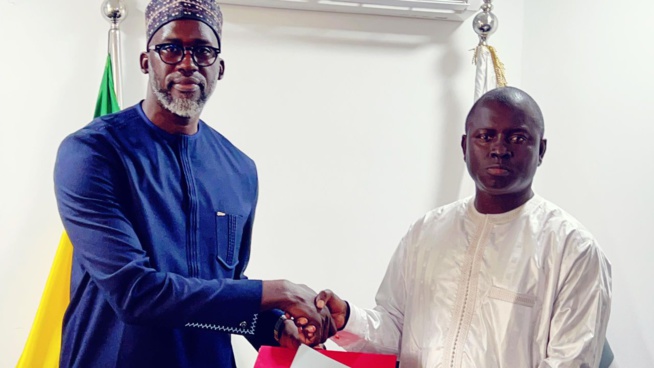 Photos : Cheikh Issa Sall a passé le témoin à Fadilou Keïta, nouveau DG de la CDC Photos : Cheikh Issa Sall a passé le témoin à Fadilou Keïta, nouveau DG de la CDC