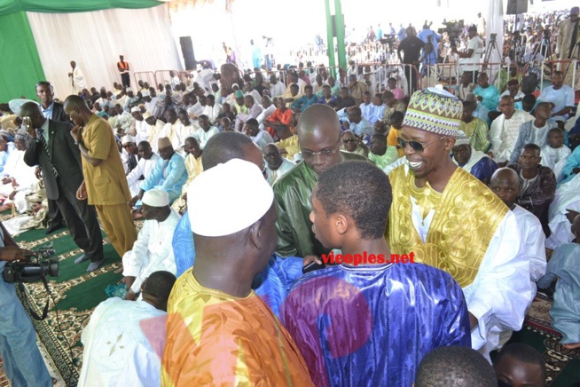 Le PDG du groupe Holding Amar à la grande mosquée "Masalikouldjin" pour la prière de la korité. Le PDG du groupe Holding Amar à la grande mosquée "Masalikouldjin" pour la prière de la korité.