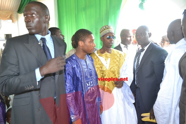 Le PDG du groupe Holding Amar à la grande mosquée "Masalikouldjin" pour la prière de la korité. Le PDG du groupe Holding Amar à la grande mosquée "Masalikouldjin" pour la prière de la korité.