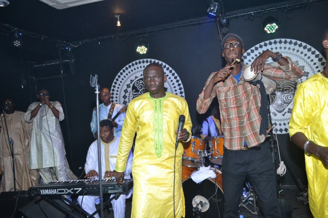 Korité 2015: Pape Diouf maître du Baramundi chauffe les Almadies. Korité 2015: Pape Diouf maître du Baramundi chauffe les Almadies.