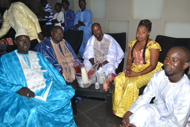 Korité 2015: Pape Diouf maître du Baramundi chauffe les Almadies. Korité 2015: Pape Diouf maître du Baramundi chauffe les Almadies.