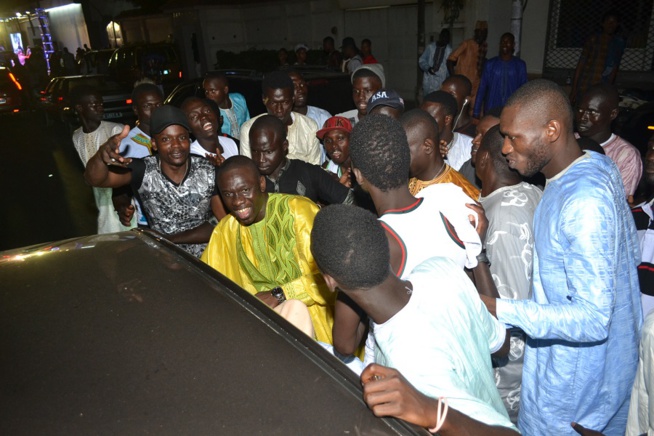 Korité 2015: Pape Diouf maître du Baramundi chauffe les Almadies. Korité 2015: Pape Diouf maître du Baramundi chauffe les Almadies.