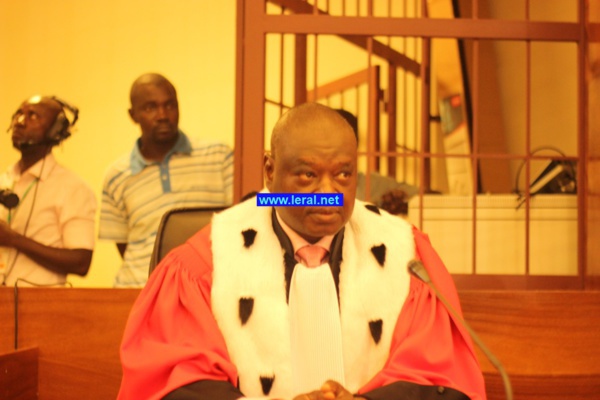 Le Procureur Mbacké Fall à Habré : «Votre silence ne peut être une stratégie de défense mais un aveu pour les crimes pour lesquels vous êtes poursuivi» Le Procureur Mbacké Fall à Habré : «Votre silence ne peut être une stratégie de défense mais un aveu pour les crimes pour lesquels vous êtes poursuivi»