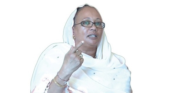 L'épouse de Habré menace le Procureur des CAE : « On sait ce qu’il est allé faire au Tchad, il ne perd rien pour attendre » L'épouse de Habré menace le Procureur des CAE : « On sait ce qu’il est allé faire au Tchad, il ne perd rien pour attendre »