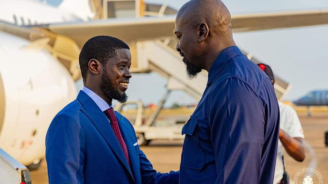 Le Président Bassirou Diomaye Faye en Guinée : Les enjeux d’une visite dans une poudrière politique Le Président Bassirou Diomaye Faye en Guinée : Les enjeux d’une visite dans une poudrière politique