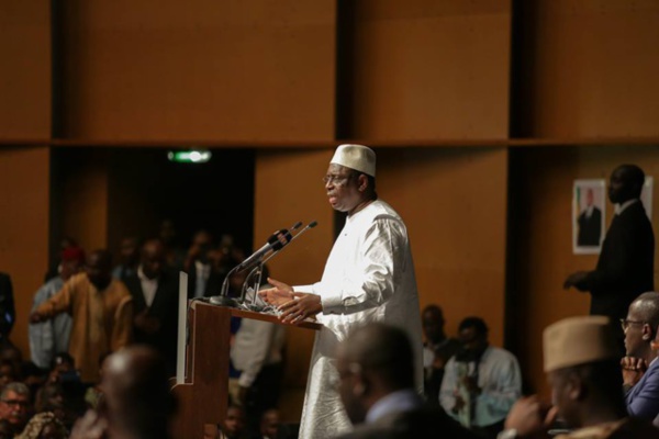 Conseils ministériels décentralisés : Macky et ses milliards.... Conseils ministériels décentralisés : Macky et ses milliards....