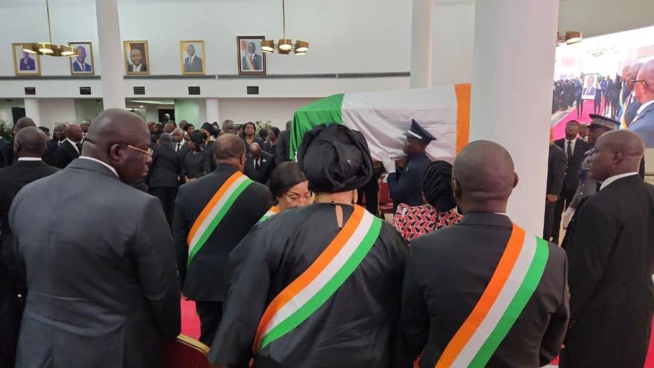 COMMUNIQUE DE PRESSE-Condoléances de Me Abdoulaye Wade et du PDS au défunt Président Bédié.