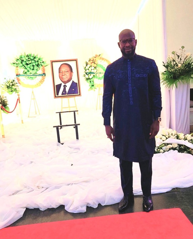 COMMUNIQUE DE PRESSE-Condoléances de Me Abdoulaye Wade et du PDS au défunt Président Bédié. COMMUNIQUE DE PRESSE-Condoléances de Me Abdoulaye Wade et du PDS au défunt Président Bédié.