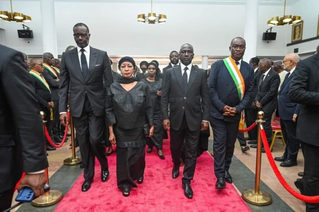 COMMUNIQUE DE PRESSE-Condoléances de Me Abdoulaye Wade et du PDS au défunt Président Bédié. COMMUNIQUE DE PRESSE-Condoléances de Me Abdoulaye Wade et du PDS au défunt Président Bédié.