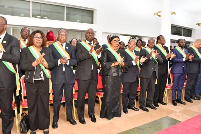 COMMUNIQUE DE PRESSE-Condoléances de Me Abdoulaye Wade et du PDS au défunt Président Bédié. COMMUNIQUE DE PRESSE-Condoléances de Me Abdoulaye Wade et du PDS au défunt Président Bédié.