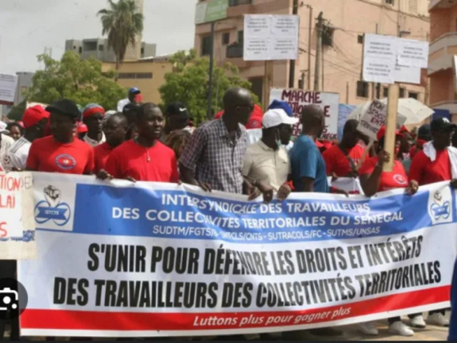 Grève des travailleurs des collectivités territoriales : Moussa Balla Fofana ordonne la régularisation des élèves sans actes d'état civil Grève des travailleurs des collectivités territoriales : Moussa Balla Fofana ordonne la régularisation des élèves sans actes d'état civil