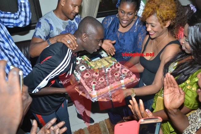 20 Photos Anniversaire: Bébé Basse Diouf offre une surprise à son mari Pape Diouf le jour de son anniversaire 20 Photos Anniversaire: Bébé Basse Diouf offre une surprise à son mari Pape Diouf le jour de son anniversaire