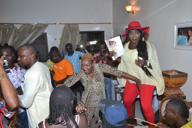 20 Photos Anniversaire: Bébé Basse Diouf offre une surprise à son mari Pape Diouf le jour de son anniversaire 20 Photos Anniversaire: Bébé Basse Diouf offre une surprise à son mari Pape Diouf le jour de son anniversaire