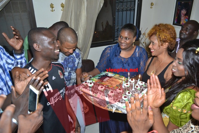 20 Photos Anniversaire: Bébé Basse Diouf offre une surprise à son mari Pape Diouf le jour de son anniversaire 20 Photos Anniversaire: Bébé Basse Diouf offre une surprise à son mari Pape Diouf le jour de son anniversaire