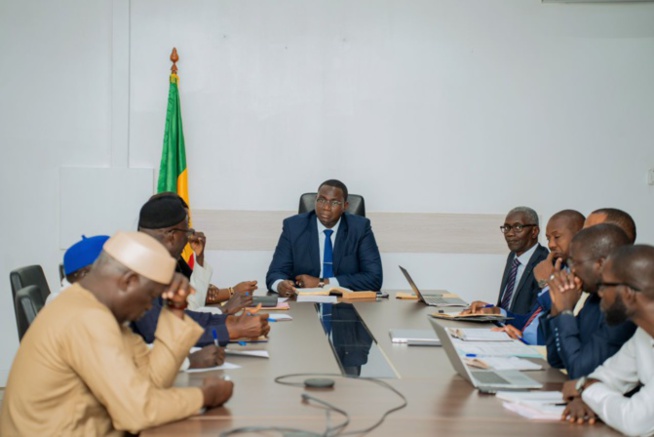 Grève dans le secteur du nettoiement : Le ministre Moussa Balla Fofana a rencontré le collectif des concessionnaires Grève dans le secteur du nettoiement : Le ministre Moussa Balla Fofana a rencontré le collectif des concessionnaires