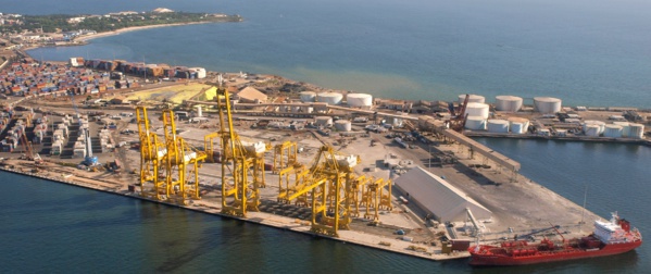Dragage du port : Un autre navire échoue dans le chenal.... Dragage du port : Un autre navire échoue dans le chenal....