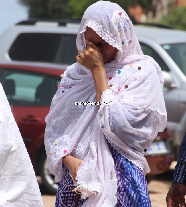L’émotion était palpable à la morgue de l’hôpital le Dantec : Adja Diallo , Ndeye Ndack et Adja Ndoye ,inconsolables à la levée du corps de Maty Mbodji.