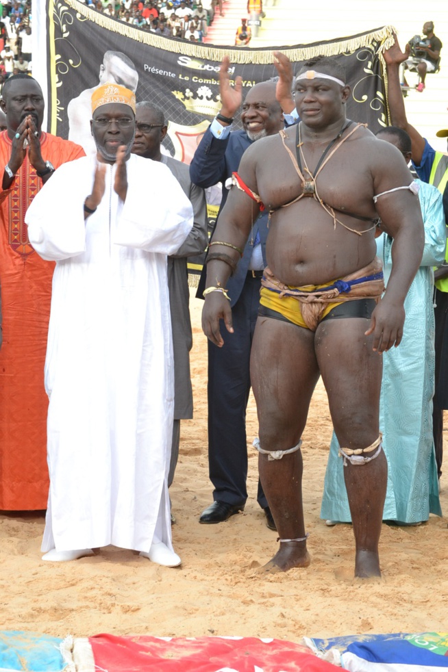 Bombardier conserve son titre de roi des arènes face à Modou Kharagne Lo ce 25 juillet au stade Demba Diop.
