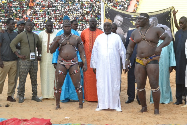 Bombardier conserve son titre de roi des arènes face à Modou Kharagne Lo ce 25 juillet au stade Demba Diop.