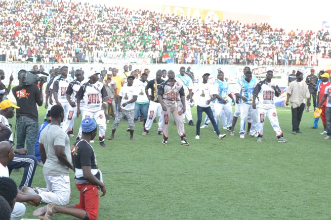 Revivez les images du combat Bombardier Modou Lo comptant pour le drapeau Pape Ndiaye le couturier des chefs d'Etats Revivez les images du combat Bombardier Modou Lo comptant pour le drapeau Pape Ndiaye le couturier des chefs d'Etats