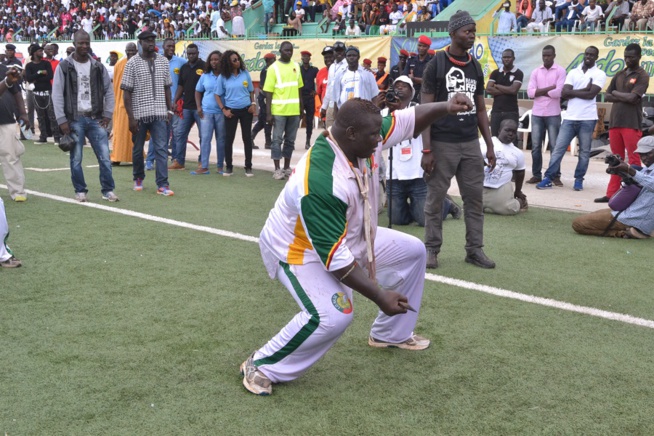 Revivez les images du combat Bombardier Modou Lo comptant pour le drapeau Pape Ndiaye le couturier des chefs d'Etats Revivez les images du combat Bombardier Modou Lo comptant pour le drapeau Pape Ndiaye le couturier des chefs d'Etats