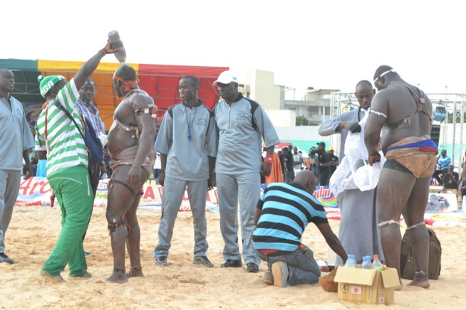 Revivez les images du combat Bombardier Modou Lo comptant pour le drapeau Pape Ndiaye le couturier des chefs d'Etats Revivez les images du combat Bombardier Modou Lo comptant pour le drapeau Pape Ndiaye le couturier des chefs d'Etats
