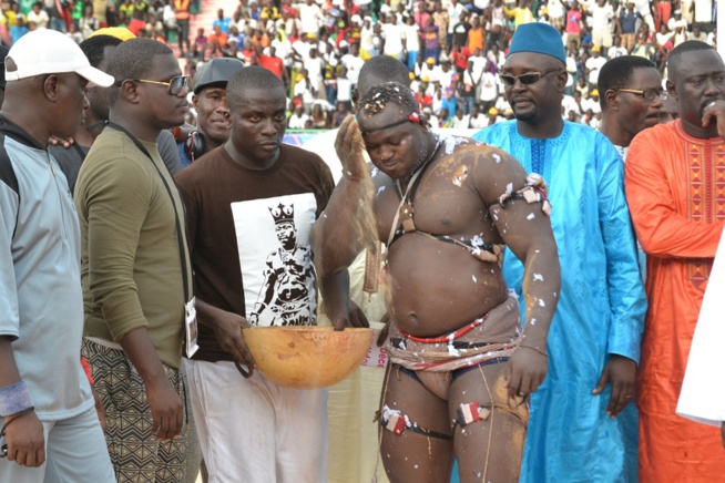 Revivez les images du combat Bombardier Modou Lo comptant pour le drapeau Pape Ndiaye le couturier des chefs d'Etats Revivez les images du combat Bombardier Modou Lo comptant pour le drapeau Pape Ndiaye le couturier des chefs d'Etats
