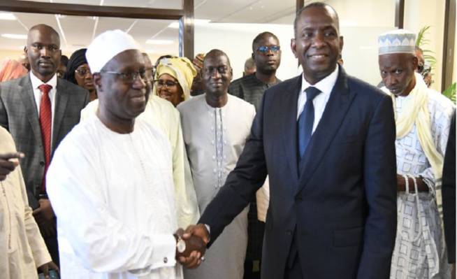 ARTP : Cérémonie de passation de service entre le directeur général de l’ARTP, Abdou Karim Sall, et son successeur, Dahirou Thiam ARTP : Cérémonie de passation de service entre le directeur général de l’ARTP, Abdou Karim Sall, et son successeur, Dahirou Thiam