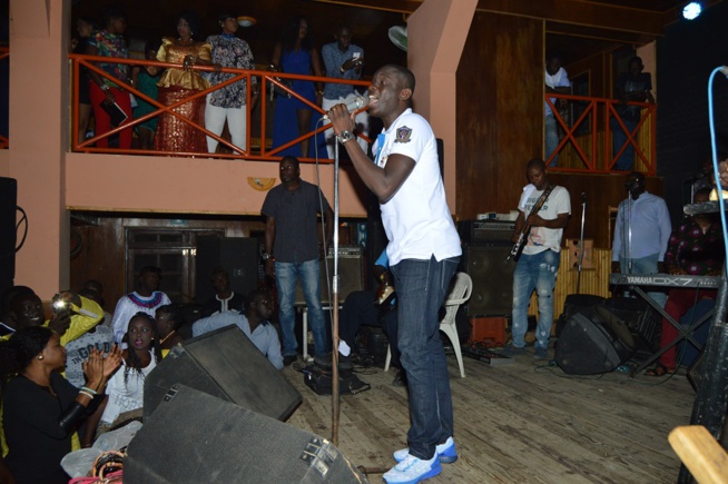 La génération conscient met le feu et casse la baraque au Ravin Night de Guédiawaye. Regardez. La génération conscient met le feu et casse la baraque au Ravin Night de Guédiawaye. Regardez.