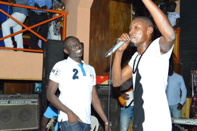 La génération conscient met le feu et casse la baraque au Ravin Night de Guédiawaye. Regardez. La génération conscient met le feu et casse la baraque au Ravin Night de Guédiawaye. Regardez.