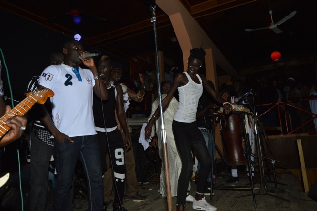 La génération conscient met le feu et casse la baraque au Ravin Night de Guédiawaye. Regardez. La génération conscient met le feu et casse la baraque au Ravin Night de Guédiawaye. Regardez.